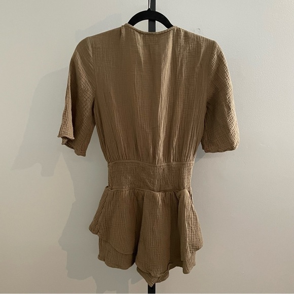 Le Lis Collection Gauzy Cotton Romper Size Small - Picture 2 of 4